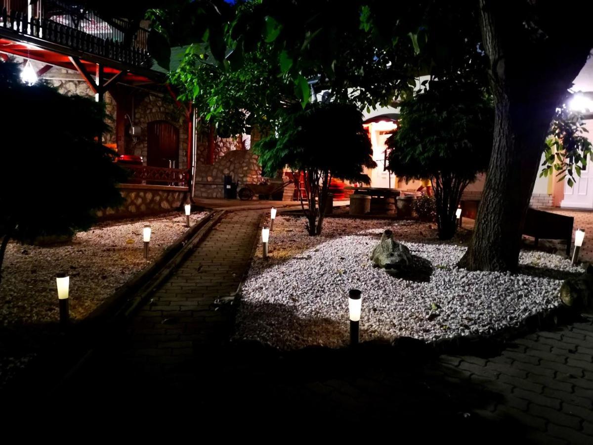 エゲルサローク Zoeld Sziget Wellness Bed & Breakfast エクステリア 写真