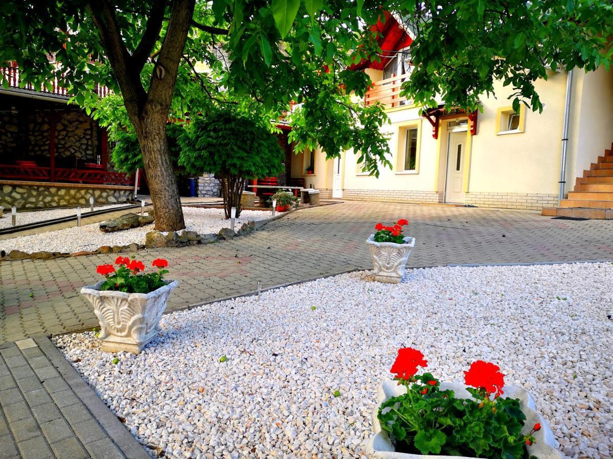 エゲルサローク Zoeld Sziget Wellness Bed & Breakfast エクステリア 写真